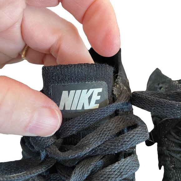 COPY - Nike black white lace up sneakers size 6.5Y. Fits adult size 7 - Picture 4 of 7